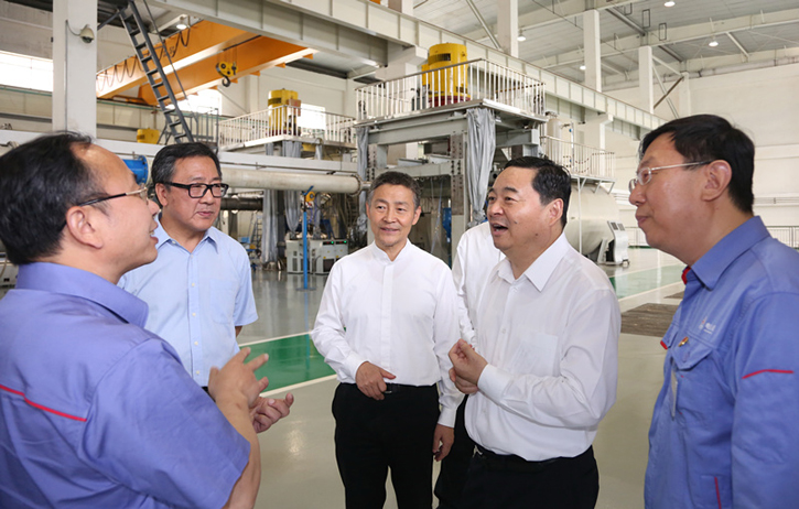 郝鹏与yl6809永利集团一线科技职员深入交流